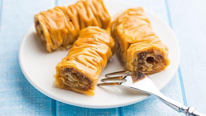 karadeniz-baklavasi-tarifi-kolay-ve-pratik-karadeniz-baklavasi-nasil-yapilir-malzemeleri-yapilisi-puf-noktalar-1705488429399.jpeg