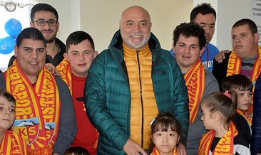 Teknik direktör Hikmet Karaman'dan otistik çocuklara ziyaret