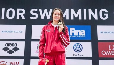 Milli yüzücü Viktoria Zeynep Güneş Dünya Yüzme Kupası'nda bronz madalya kazandı