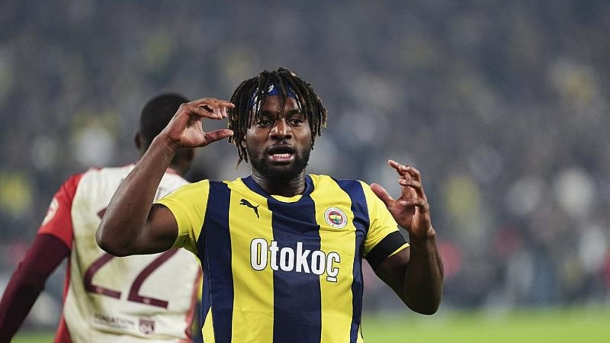 Fenerbahçe'de Saint-Maximin şoku! Midtjylland maçının kadrosundan çıkarıldı Fenerbahçe'de Saint-Maximin şoku! Midtjylland maçının kadrosundan çıkarıldı