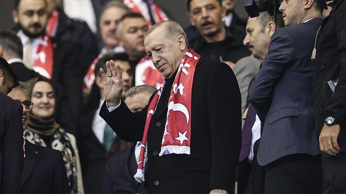 Başkan Erdoğan ve Kerem Aktürkoğlu arasında güldüren diyalog! İşte o anlar Başkan Erdoğan ve Kerem Aktürkoğlu arasında güldüren diyalog! İşte o anlar