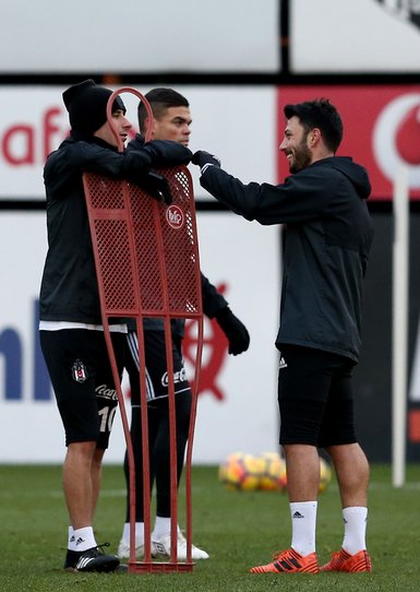 Beşiktaş’ta yeni transfer antrenmana çıktı