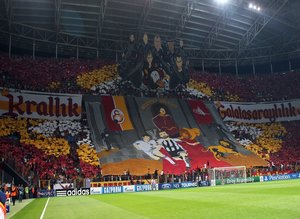 G Saray Taraftarindan Muhtesem Koreografi Son Dakika Galeri Anasayfa Haberleri Fotograflari Fotomac