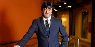 At sahibine göre kişner!