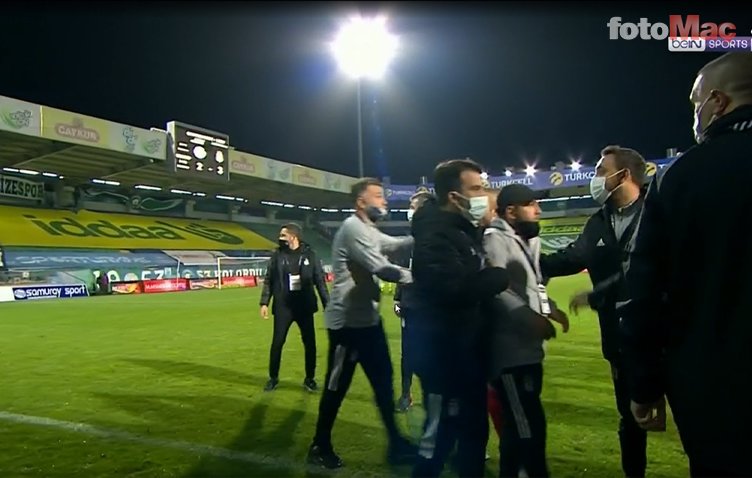 Son dakika spor haberi: Çaykur Rizespor-Beşiktaş maçı sonunda ortalık karıştı! İşte o anlar... Son dakika spor haberi: Çaykur Rizespor-Beşiktaş maçı sonunda ortalık karıştı! İşte o anlar...