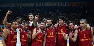 Anadolu Efes lider Galatasaray üçüncü