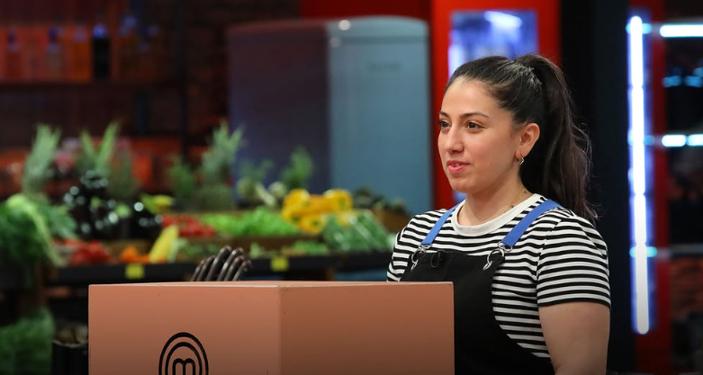masterchef-eleme-adayi-kim-oldu-3-kasim-dun-aksam-masterchef-potaya-kim-gitti-dokunulmazlik-oyununu-hangi-taki-1762236415117.png