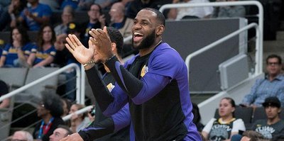 LeBron James'ten esprili 'koç' yorumu