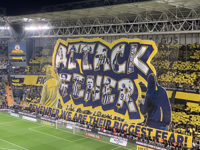 fenerbahce-taraftarindan-derbi-icin-koreografi-1726938182652.jpg
