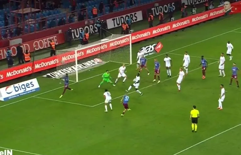 İşte Trabzonspor'un Rizespor maçında penaltı kazandığı pozisyon! - 1