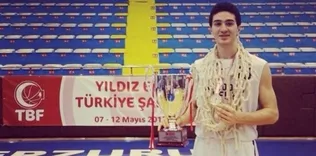 Petkimspor Mert’i renklerine bağladı