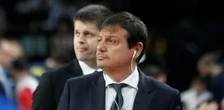 Ergin Ataman yine kulaklıkla sahaya çıktı