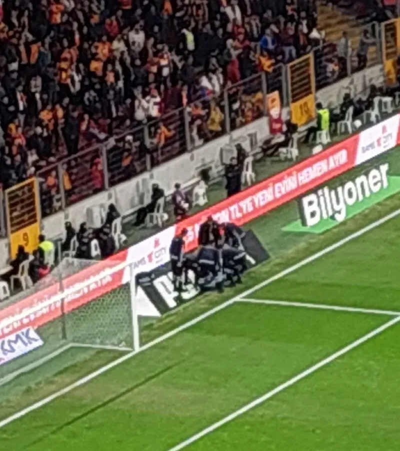 galatasarayda-flas-sakatlik-abdulkerim-bardakci-1733071853999.jpg