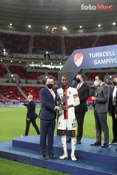 BEŞİKTAŞ TRANSFER HABERİ: PSV Atiba Hutchinson transferini bitiriyor!