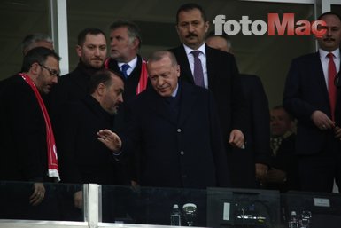 Başkan Erdoğan Türkiye - Moldova maçı için Yeni Eskişehir Stadyumu’nda izledi