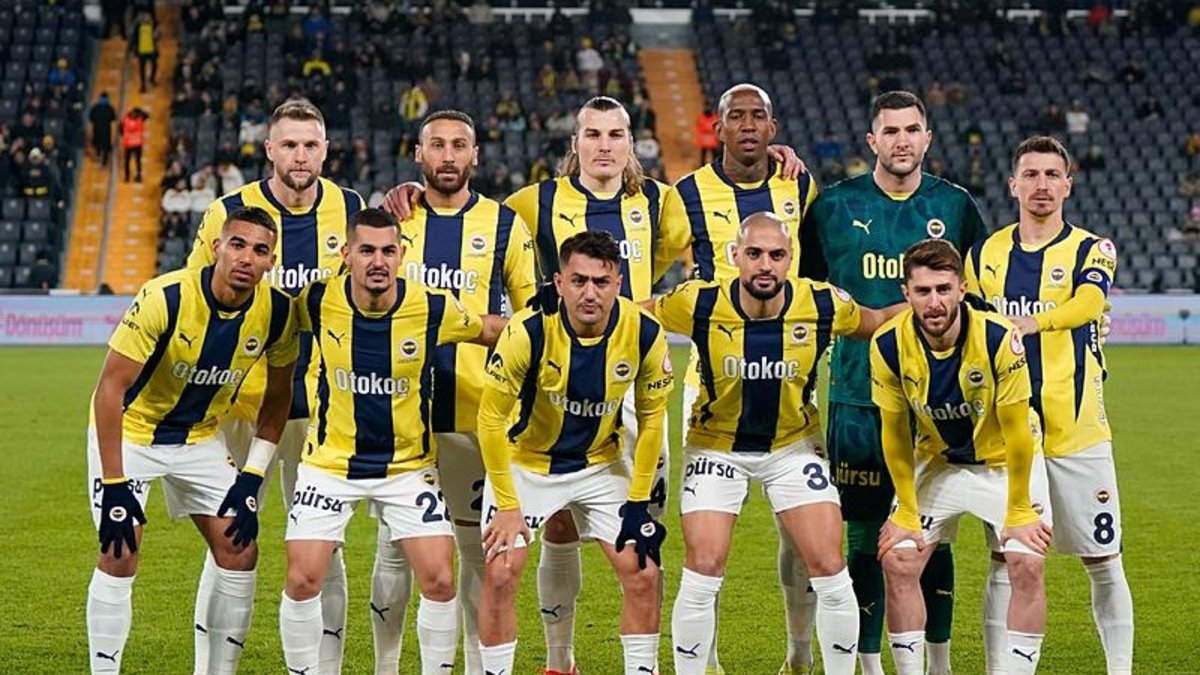 Fenerbahçe 2 pozisyonda penaltı bekledi! Hakem devam kararı verdi Fenerbahçe 2 pozisyonda penaltı bekledi! Hakem devam kararı verdi