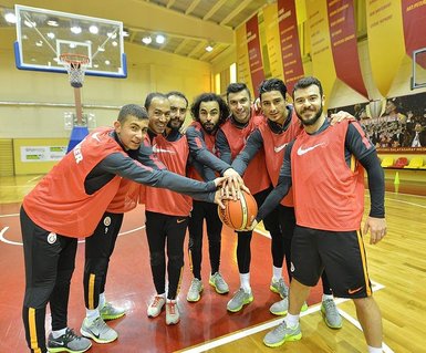 Galatasaraylı futbolcuların basketbol keyfi