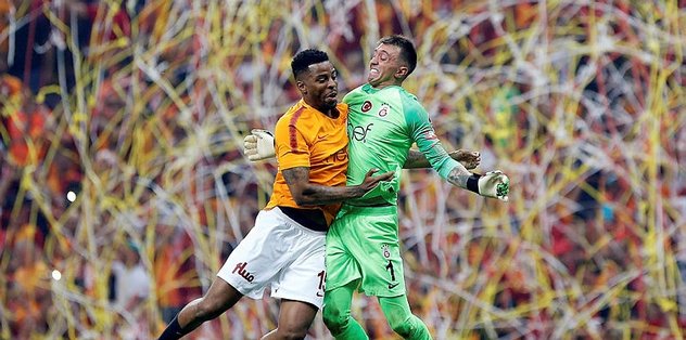 Muslera tarihe geçti