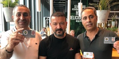 Oy kullanmak için Hollanda'dan geldi