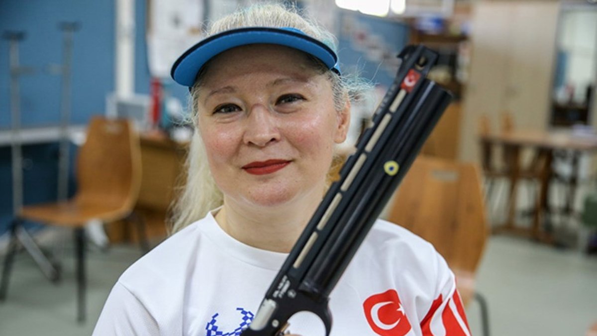 Milli para atıcımız Aysel Özgan'dan Paris 2024 Paralimpik Oyunları'nda gümüş madalya!