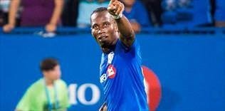 Drogba için sahaya atladı