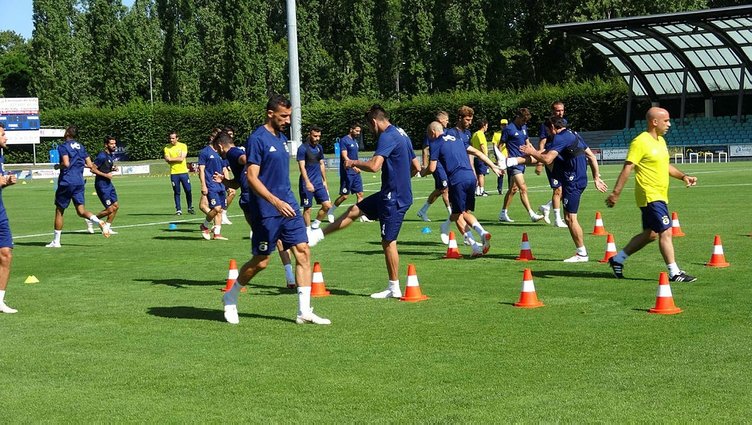 Fenerbahçe'de Cocu futbolculara kendi felsefesini ezberletiyor