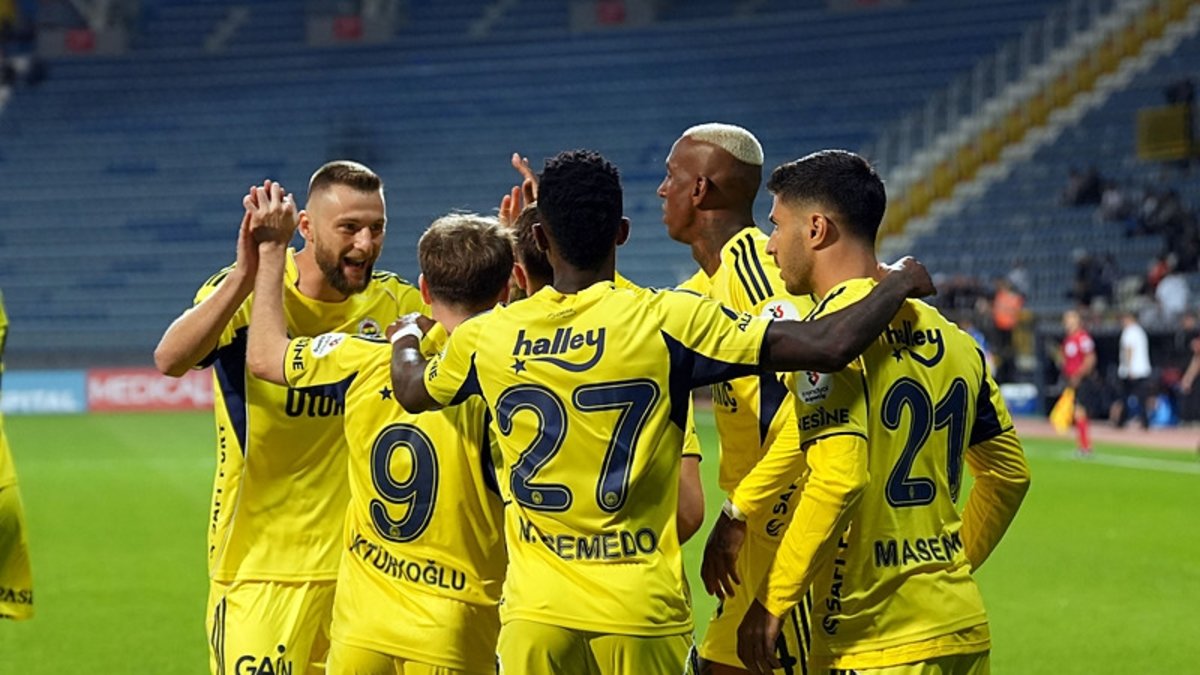 Fenerbahçe'nin kamp kadrosu açıklandı!