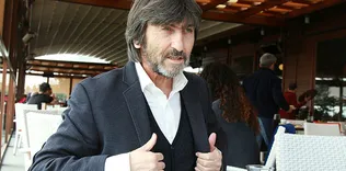 3 kişilik oynadı