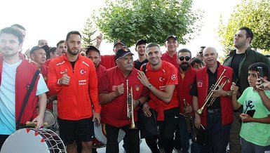 A Milli Futbol Takımı'na Eskişehir’de bandolu karşılama!