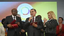 Özbek’e ödül