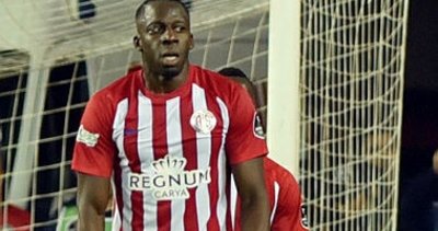 Yıldız futbolcu kadro dışı kaldı