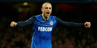 Berbatov Tudor’a yüklendi!