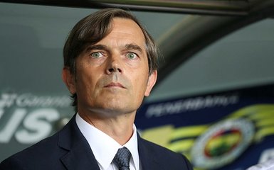 Yönetim Phillip Cocu’dan istifasını istedi