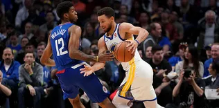 Curry’den üç çeyrekte 45 sayı
