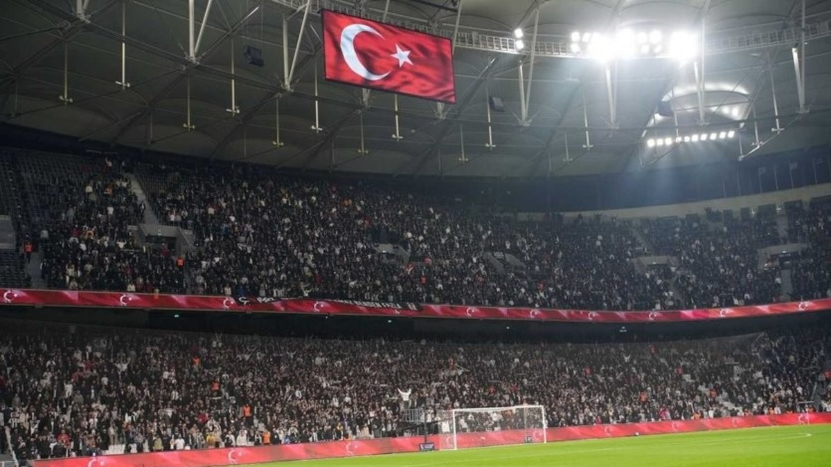 Beşiktaş tribünlerinden alınan sonuca tepki!