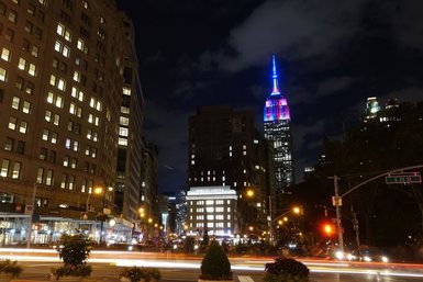 Empire State Binası, Barca’nın renkleriyle aydınlandı