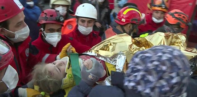 3 Yasindaki Elif Perincek 65 Saat Sonra Kurtarildi Izmir Depremi Sonrasi Doganlar Apartmani Nda Mucize Kurtulus Fotomac