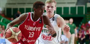Anadolu Efes’in genç oyuncusu forma bekliyor