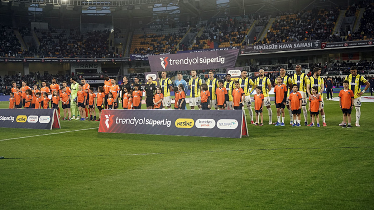 RAMS Başakşehir-Fenerbahçe maçında tartışmalı pozisyon!