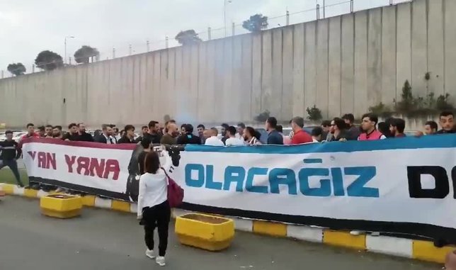 Trabzonsporlu taraftarlardan Ünal Karaman'a destek