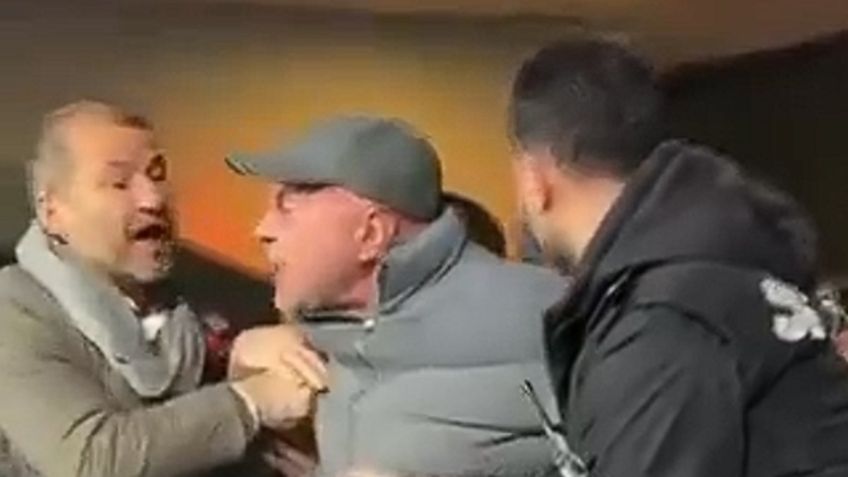 Kadıköy'de büyük gerginlik! Samsunspor Başkanı Yüksel Yıldırım taraftarlarla tartıştı!