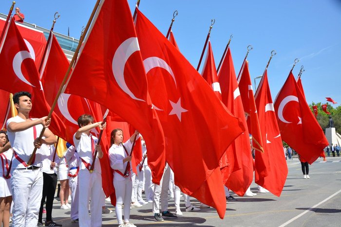 19-mayis-onemi-nedir-19-mayis-neden-kutlanir-neden-genclik-ve-spor-bayrami-ilan-edilmistir-1684235961829.jpeg