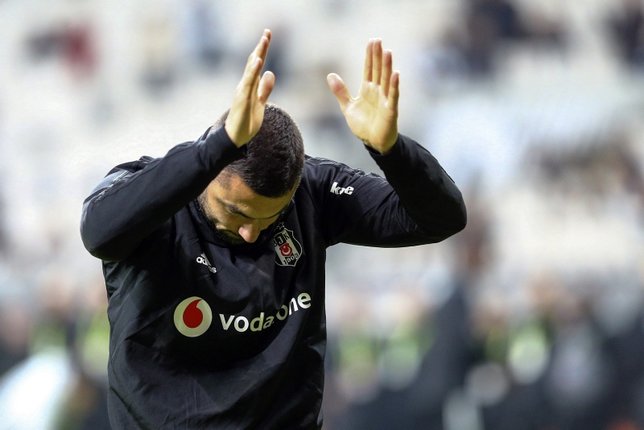 Beşiktaş'ta Burak Yılmaz taraftarla buzları eritti!