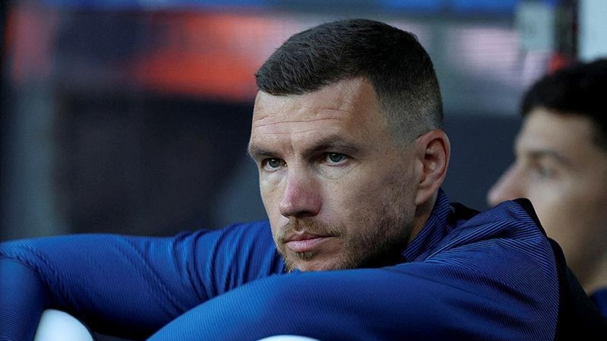 TRANSFER HABERLERİ | Edin Dzeko Fenerbahçelileri şaşkına çevirdi!