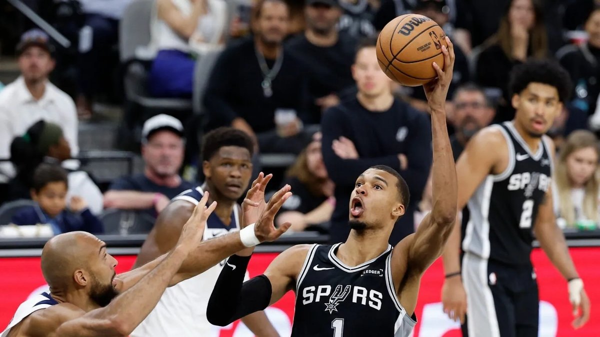 NBA'de Timberwolves'u yenen Spurs, seride 3-2 öne geçti!