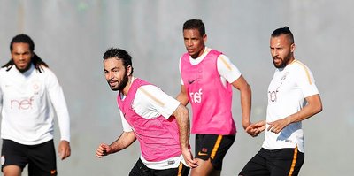 Galatasaray'da derbi mesaisi sürüyor