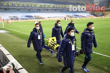 Son dakika spor haberleri:  Fenerbahçe - Antalyaspor maçında Mesut Özil sakatlandı! Mesut Özil sahayı böyle terk etti