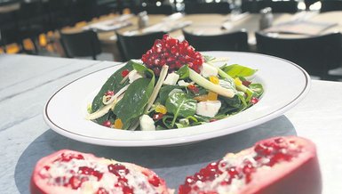 Narlı cevizli roka salatası nasıl yapılır? Narlı cevizli roka salatası kaç kalori? Kolay salata tarifi ve püf noktaları...