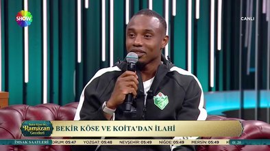 Fode Koita 'Kabe'de Hacılar' ilahisini söyledi | İZLE