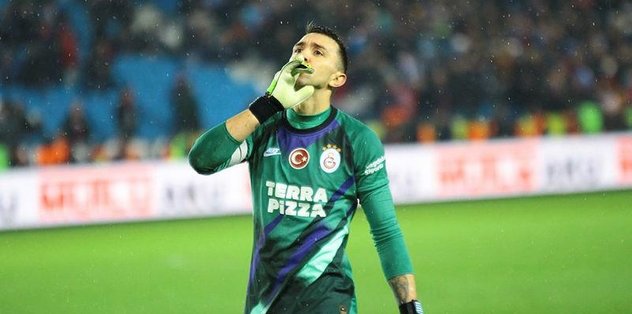 Yıllar geçiyor Muslera değişmiyor!